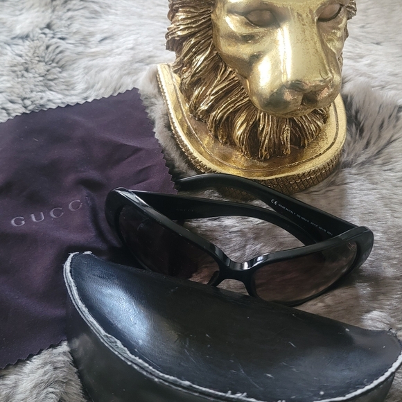 Vintage Gucci Sunglasses with case & cleaning cloth. - Picture 3 of 9